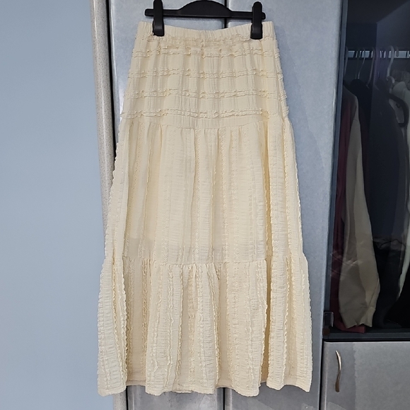 Good Luck Gem Dresses & Skirts - Good Luck Gem Elegant Cream Maxi Lace Skirt, S